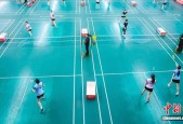 近五百名羽球女将西安过招 全民健身乐享运动之趣